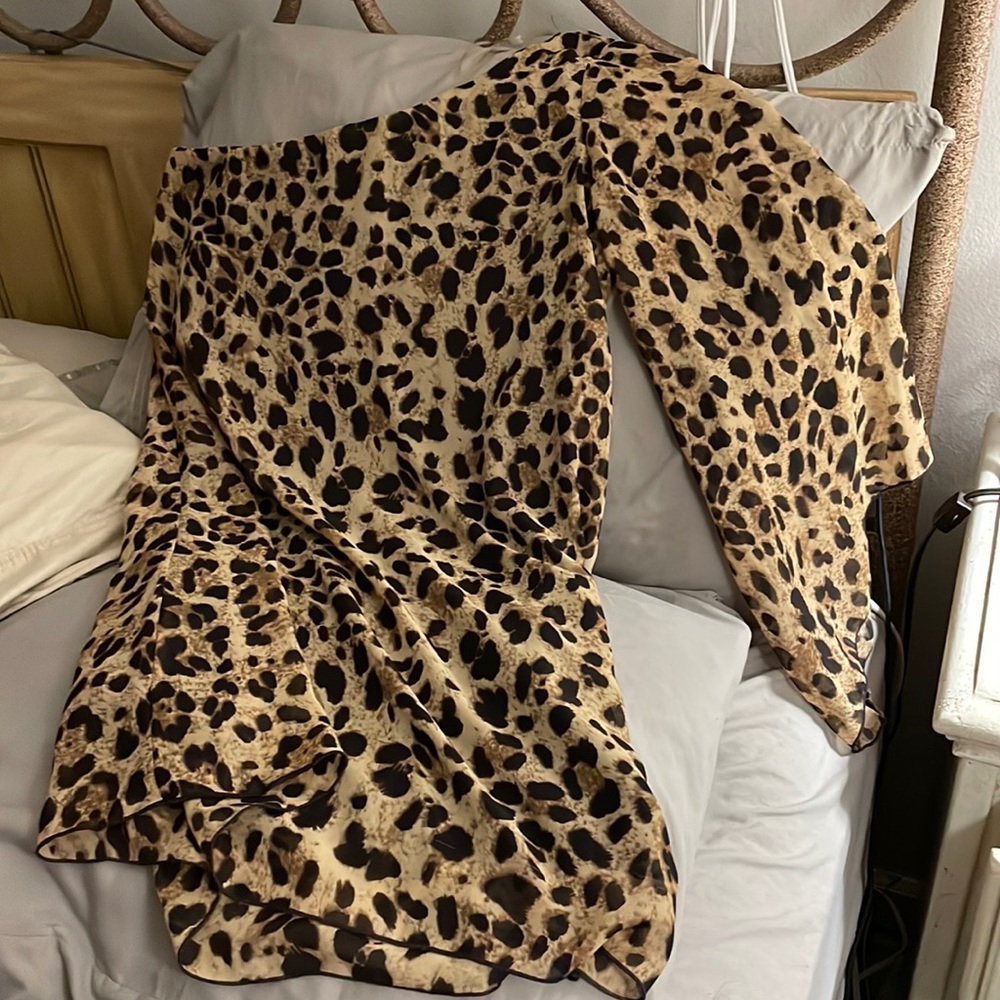 Leopard print tunic or mini dress with one sleeveless side, and bell sleeve M